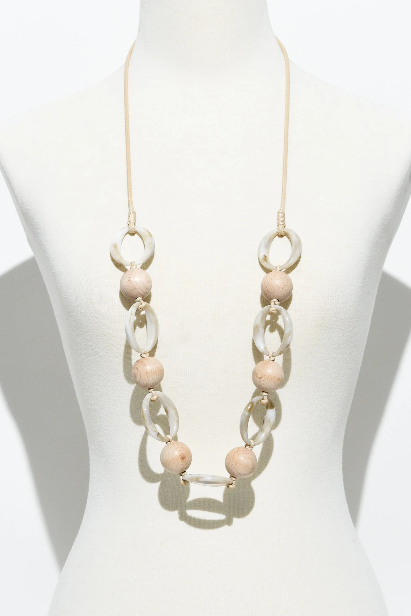 Belen Natural Wooden Beaded Necklace - Image 2