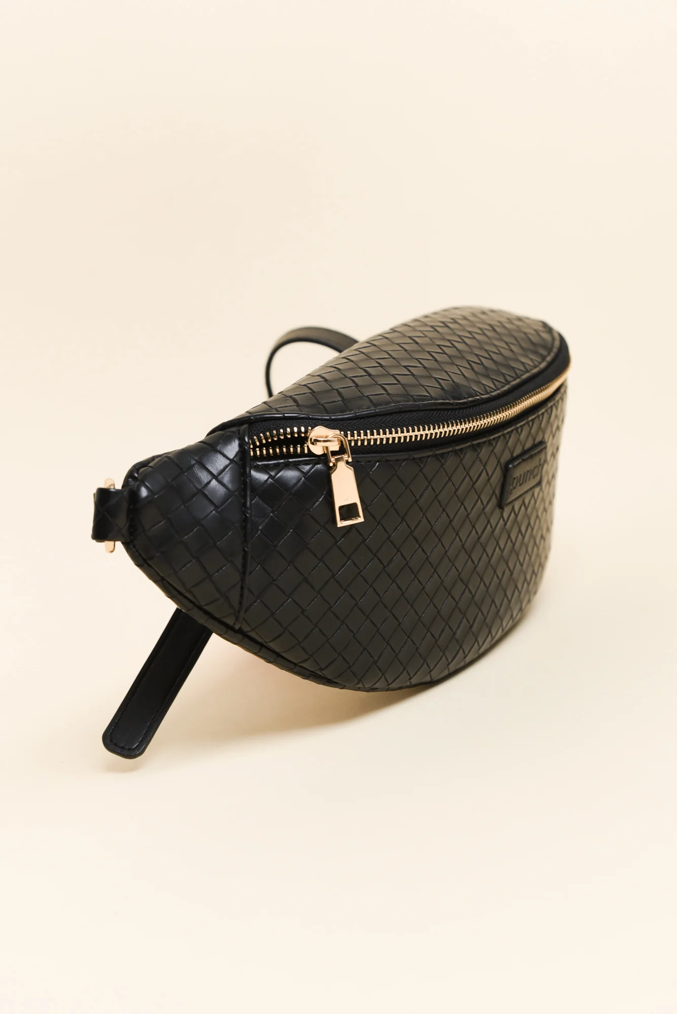 Nomad Black Woven Sling Bag - Image 3